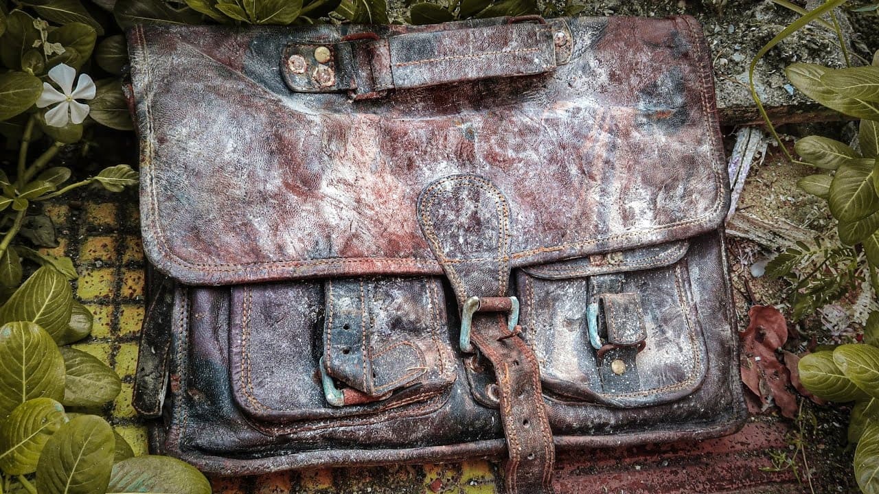How To Repair A Damaged Leather Bag?